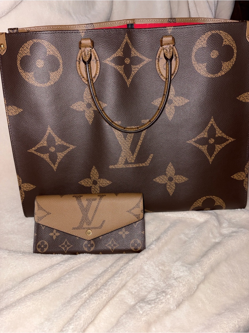 Louis Vuitton giant reverse monogram ON THE GO gm with matching wallet!